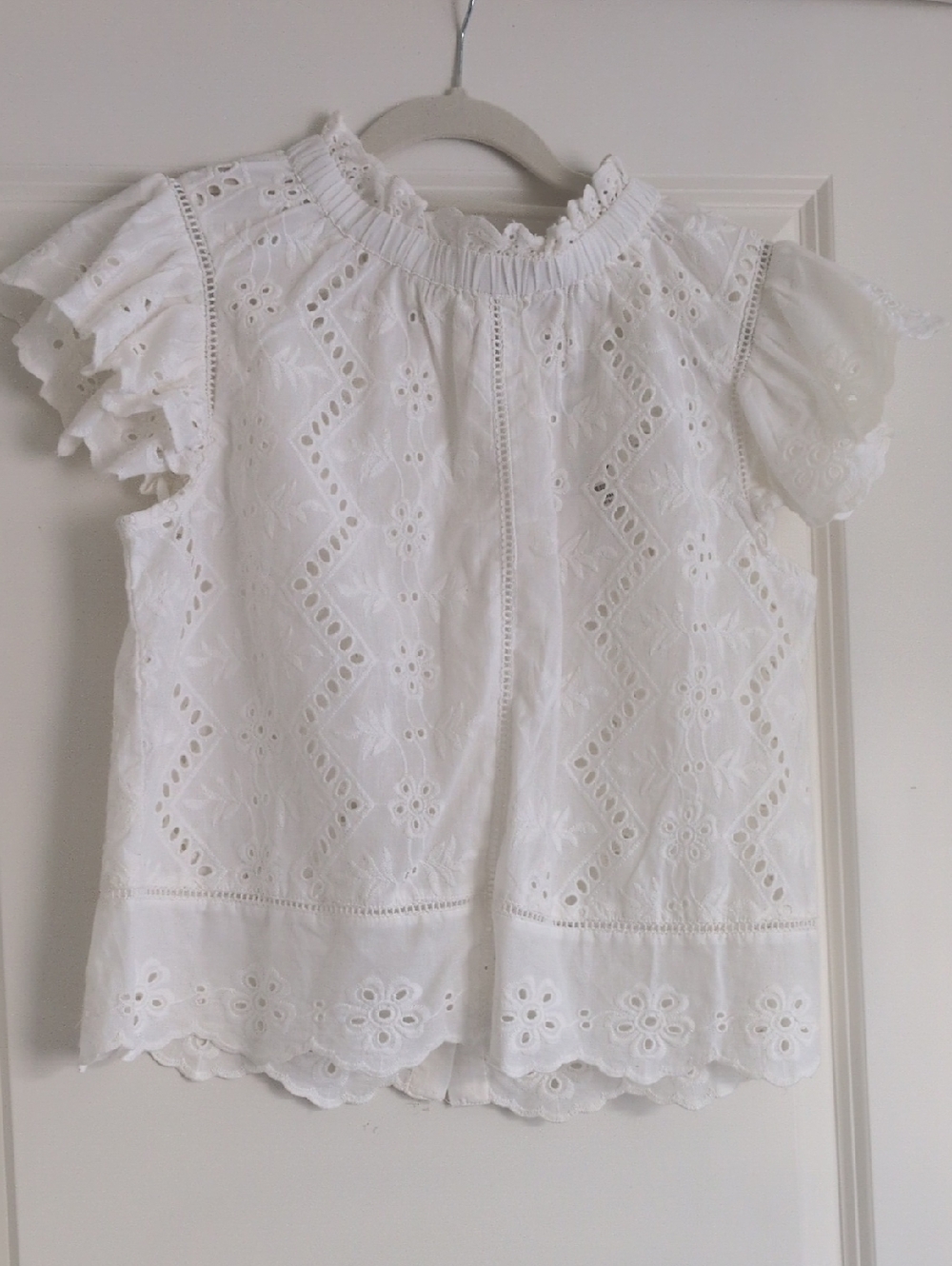 Women's White Eyelet Ruffle-Sleeve Blouse